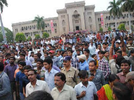 కెసిఆర్, బిజెపికి షాక్: విద్యార్థుల రాజకీయ పోరు