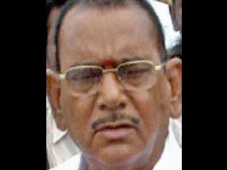  జగన్‌కు ఝలక్: గద్దె బాబురావు రాజీనామా, టిడిపిలోకి