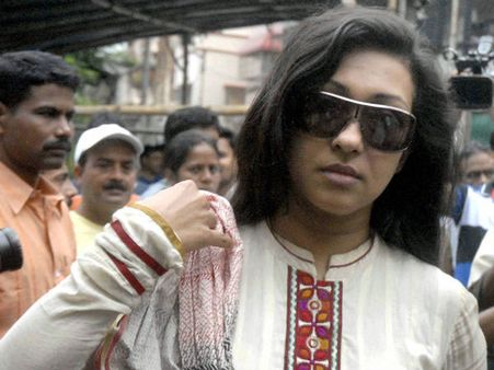 టోరంటో విమానాశ్రయంలో భారత నటికి అవమానం