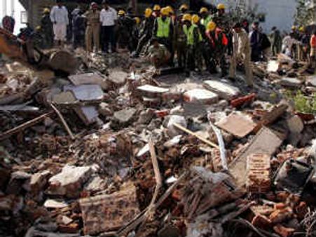 సిటీ లైట్ హోటల్ విషాదం: తెలియని నలుగురి ఆచూకీ