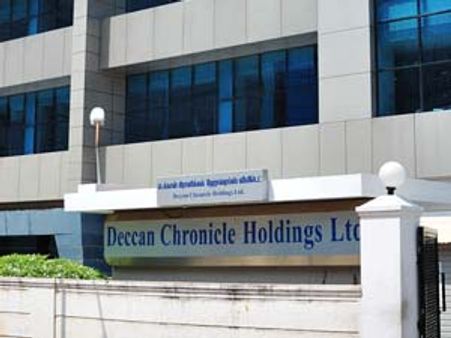 చీటింగ్: దక్కన్ క్రానికల్ చైర్మన్, ఎండిలపై సిబిఐ కేసు