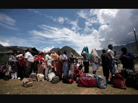 వరదలు: తెలియని 81 మంది ఆంధ్రా భక్తుల ఆచూకీ