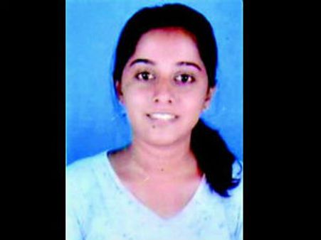 టెక్కీ అశ్విని ఆత్మహత్య: ప్రేమ విఫలమైన ఒత్తిడివల్లే..?