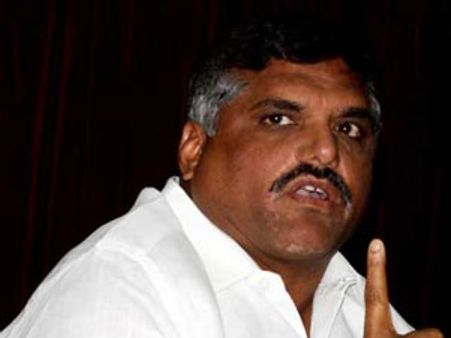 కలిసి ఉండాలని కుటుంబ పెద్దగా చెబుతున్నా: బొత్స