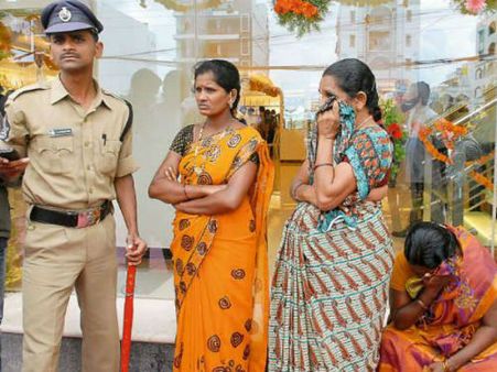  వెంటాడిన దురదృష్టం: పట్టుబడిన ముగ్గురు ఆడదొంగలు