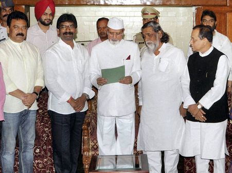 జార్ఖండ్ ముఖ్యమంత్రిగా హేమంత్ సొరేన్ ప్రమాణం