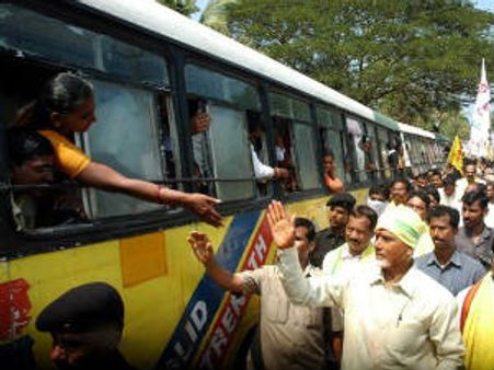 తెలంగాణపై ఏదైనా: ఆగస్టులో చంద్రబాబు బస్సుయాత్ర!