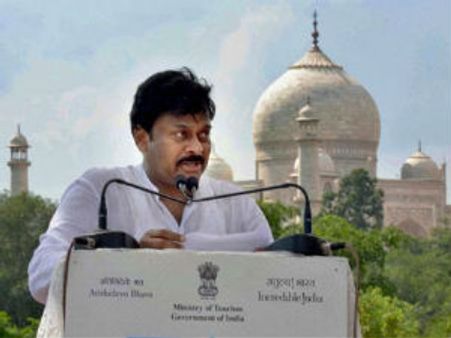 తాజ్ మహల్ వద్ద కేంద్రమంత్రి చిరంజీవి 'క్లీన్ ఇండియా'