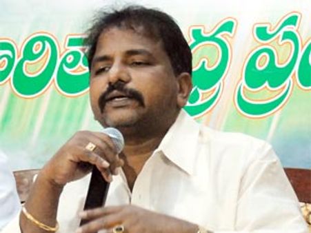 హైదరాబాద్ కెసిఆర్ జాగీర్ కాదు: శైలజానాథ్