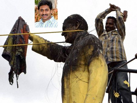 విగ్రహాల ధ్వంసం: వైయస్ జగన్ టార్గెట్