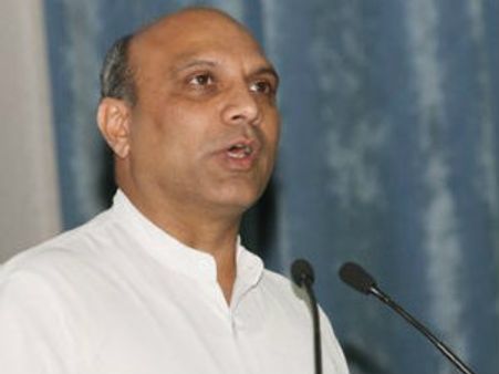 నిర్ణయం తర్వాత సమైక్యం: పల్లం, ఎర్రమంజిల్‌లో ఉద్రిక్తత