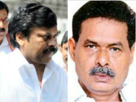 4నెలల పదవి వదలండి: వీరశివా, చిరు బాటలో నిరసన