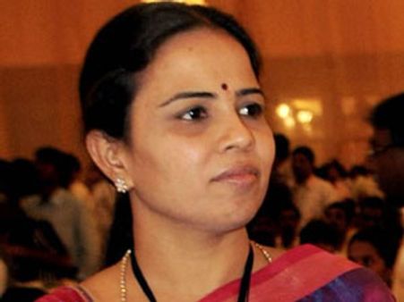 వారిద్దరెక్కడ?, కెసిఆర్‌కు బదులుగనే షర్మిల: శోభా