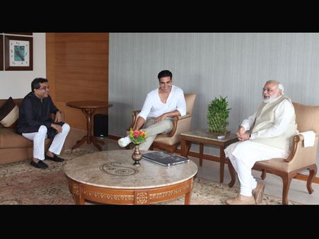 మోడీతో 'బి'టౌన్ హీరో అక్కీ క్రీడా ముచ్చట్లు (పిక్చర్స్)