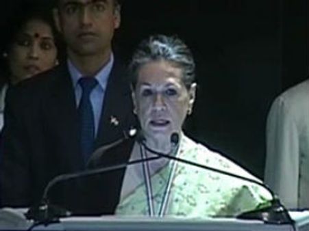 పాల్వాయికి సోనియా మందలింపు, పల్లంరాజు నిలదీత!