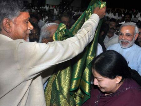ఆఫర్: మోడీకి పట్టని బాబు, జయలలిత మౌనం!