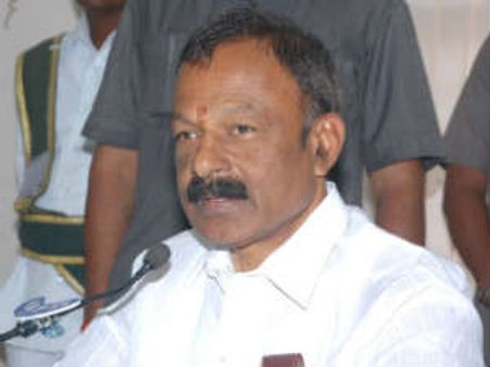 రఘువీరా రెడ్డికి సమైక్య సెగ: బెజవాడలో నిరసనలు