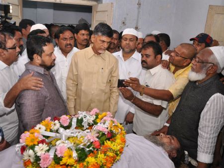  బాషాకు బాబు నివాళి, ఉద్వేగం: నన్నపనేని కంటతడి