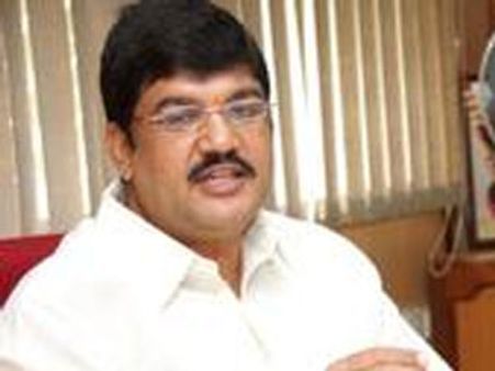 దూళిపాళ్ల నిరాహార దీక్ష: బస్సు నడిపిన మాగంటి