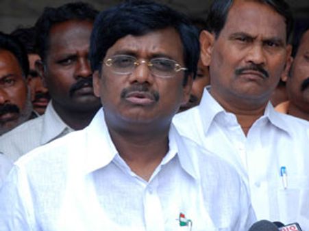 కెసిఆర్‌తో కాంగ్రెసు చర్చలు, బిల్లు పెట్టే దాకా..: వివేక్