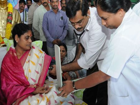 వైయస్ విజయమ్మ దీక్ష భగ్నం: సీమాంధ్ర బంద్
