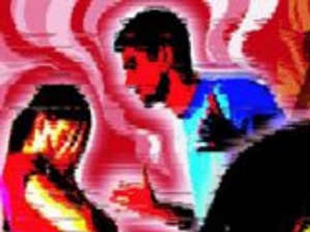 కస్టమర్స్‌కి డ్రింక్స్ ఇచ్చి షాప్‌లో రేప్, వీడియో చిత్రీకరణ