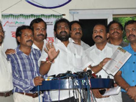 ఎపిఎన్జీవోలు సభను రద్దు చేసుకోవాల్సిందే: శ్రీనివాసగౌడ్