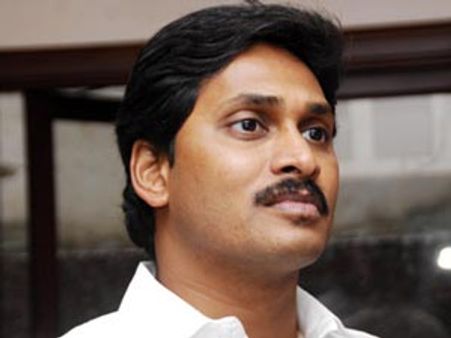 జగన్ హెల్త్ రిపోర్ట్: ఆందోళకరం, సాయంత్రం ఫ్లూయిడ్స్