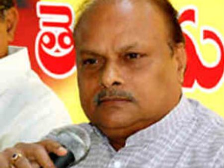  'బాబును అడ్డుకుంటే ఊరుకోం: జగన్‌కు ఆదరణ లేదు'