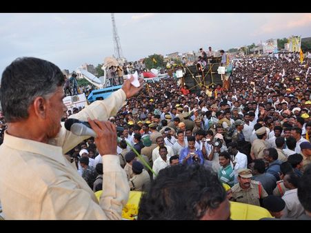సోనియా కాళ్లు పట్టుకునే స్థితి: జగన్‌పై చంద్రబాబు