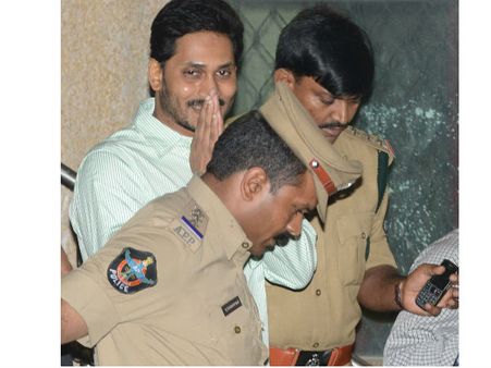 నిమ్స్ నుంచి డిశ్చార్జ్: మళ్లీ చంచల్‌గుడా జైలుకు జగన్