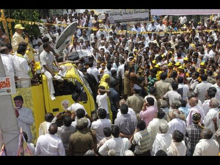 ఇటలీకి ఇడుపులపాయకి బాబు లంకె: యాత్ర(పిక్చర్స్)