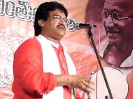 వేదికపై గజల్ శ్రీనివాస్ గళం: చానెళ్లకు సిపి ఆంక్షలు