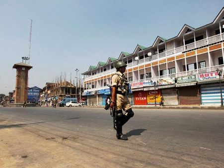 జమ్మూకాశ్మీర్ లో కాల్పులు: ముగ్గురు మృతి