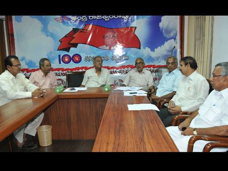 దోస్తీ: ఉభయ కమ్యూనిస్టులు చెట్టాపట్టాల్