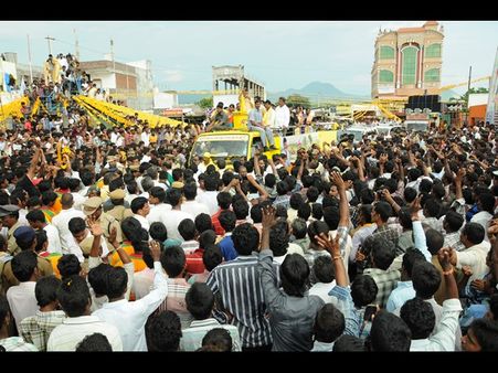సోనియా స్క్రిప్ట్‌లో వారు: బాబు 'జస్టిస్ చౌదరి'(పిక్చర్స్)