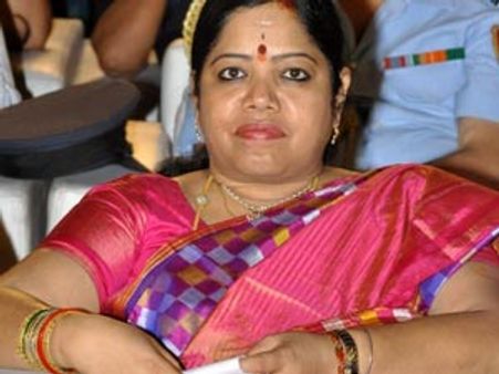 బొత్స ఝాన్సీ డుమ్మా: కావూరి, చిరు, కెవిపి హాజరు