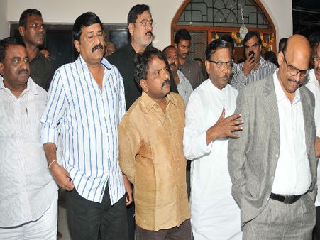 టీలో జీరో, విభజనపై జగన్ పార్టీ ఆశ: టిజి వెంకటేష్