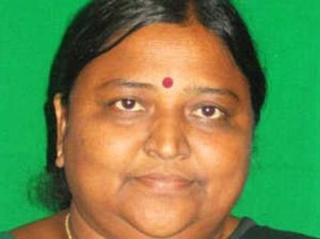 రాజీనామా చేసేది లేదన్న పనబాక: నమ్మొద్దని పొన్నం