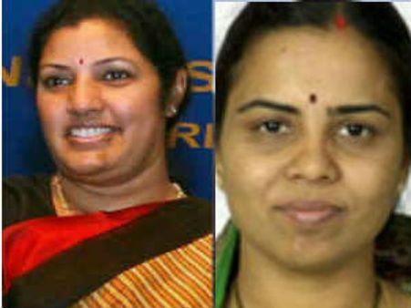 వారే మీ కాళ్ల వద్దకు: శోభా, వేగం తగ్గింది: పురంధేశ్వరి