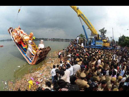 భారీ గణేషుడి నిమజ్జనం, తెలంగాణ లంబోదర(పిక్చర్స్)