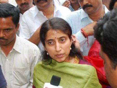 జగన్‌ కోసం పిల్లలు ఎదురు చూస్తున్నారు: భారతి