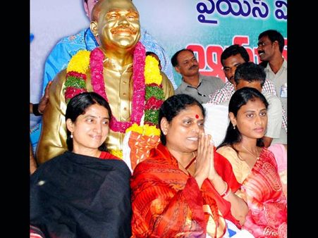 ఈ రోజే పండుగ: జగన్‌కు బెయిల్‌పై విజయమ్మ