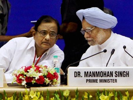 2జీ కుంభకోణంలో మన్మోహన్, చిదంబరంలకు క్లీన్‌చిట్