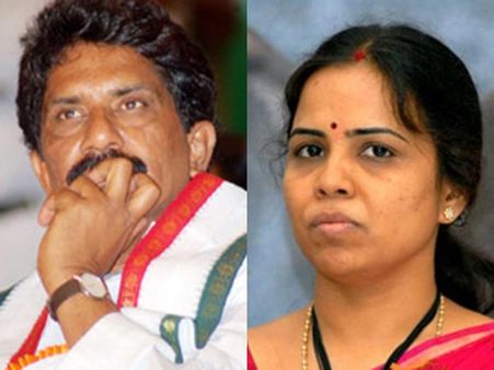 సబ్బంతో సంబంధం లేదు: శోభా, బాధేస్తుందని మాణిక్య