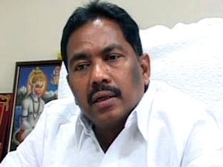 తొలి వికెట్ డౌన్: విశ్వరూప్ రాజీనామా ఆమోదం