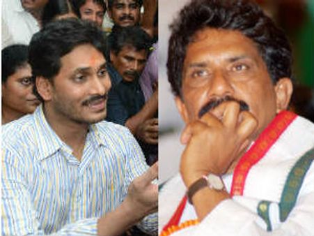 సబ్బం‌తో సంబంధం లేదు, జగన్‌ను బాధించాయి: శోభా