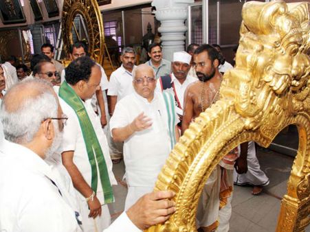స్వర్ణ రథం ట్రయల్ రన్‌లో అపశృతి: దిగబడిన చక్రం