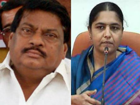 మంత్రి సునిత తల్లికి సారె, మహిళ వేషంలో శివ ప్రసాద్