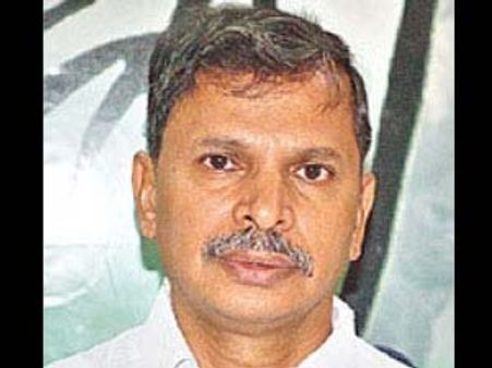 జగన్ పార్టీ జెండాతో తులసి రెడ్డి, సోనియాపై నిప్పులు